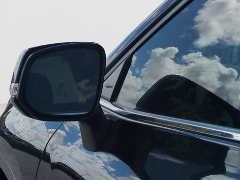 Used 2023 Toyota Highlander XLE FWD image 29