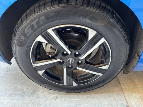 Used 2025 Nissan Sentra SV FWD image 30