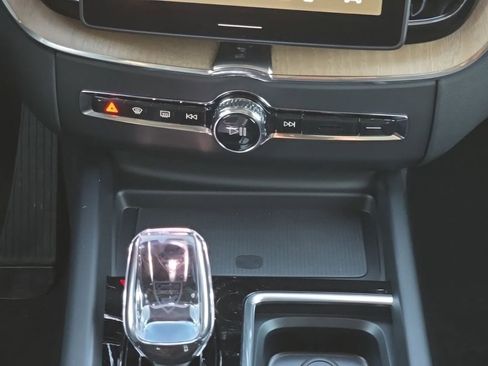 New 2026 Volvo XC60 T8 Ultra w/ Climate Package AWD/4WD image 18