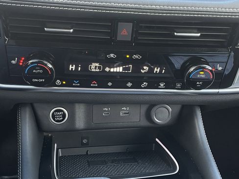 Used 2023 Nissan Rogue Platinum w/ Platinum Premium Package image 28