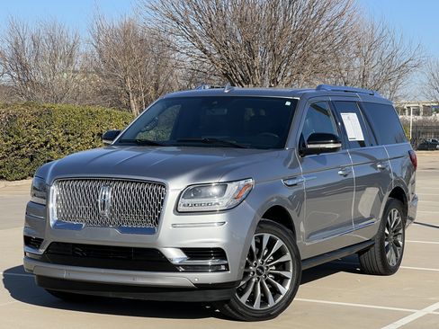 Used 2021 Lincoln Navigator Reserve image 2