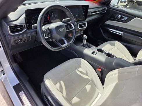Used 2025 Ford Mustang Premium image 12
