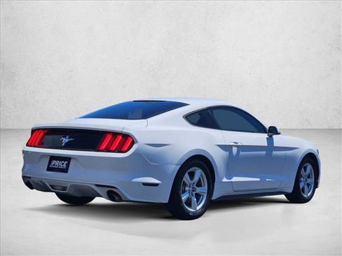 Used 2016 Ford Mustang Coupe RWD image 5