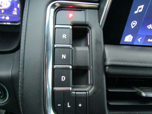 Used 2022 Chevrolet Tahoe Z71 w/ Luxury Package image 37