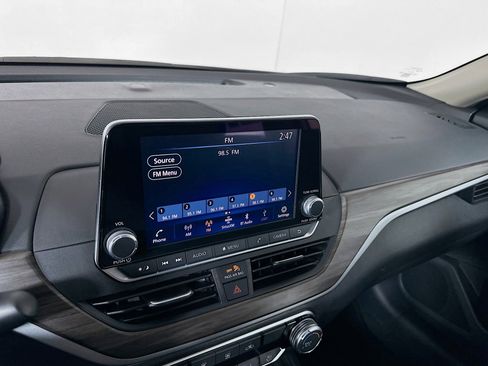 Used 2025 Nissan Altima 2.5 SV image 19