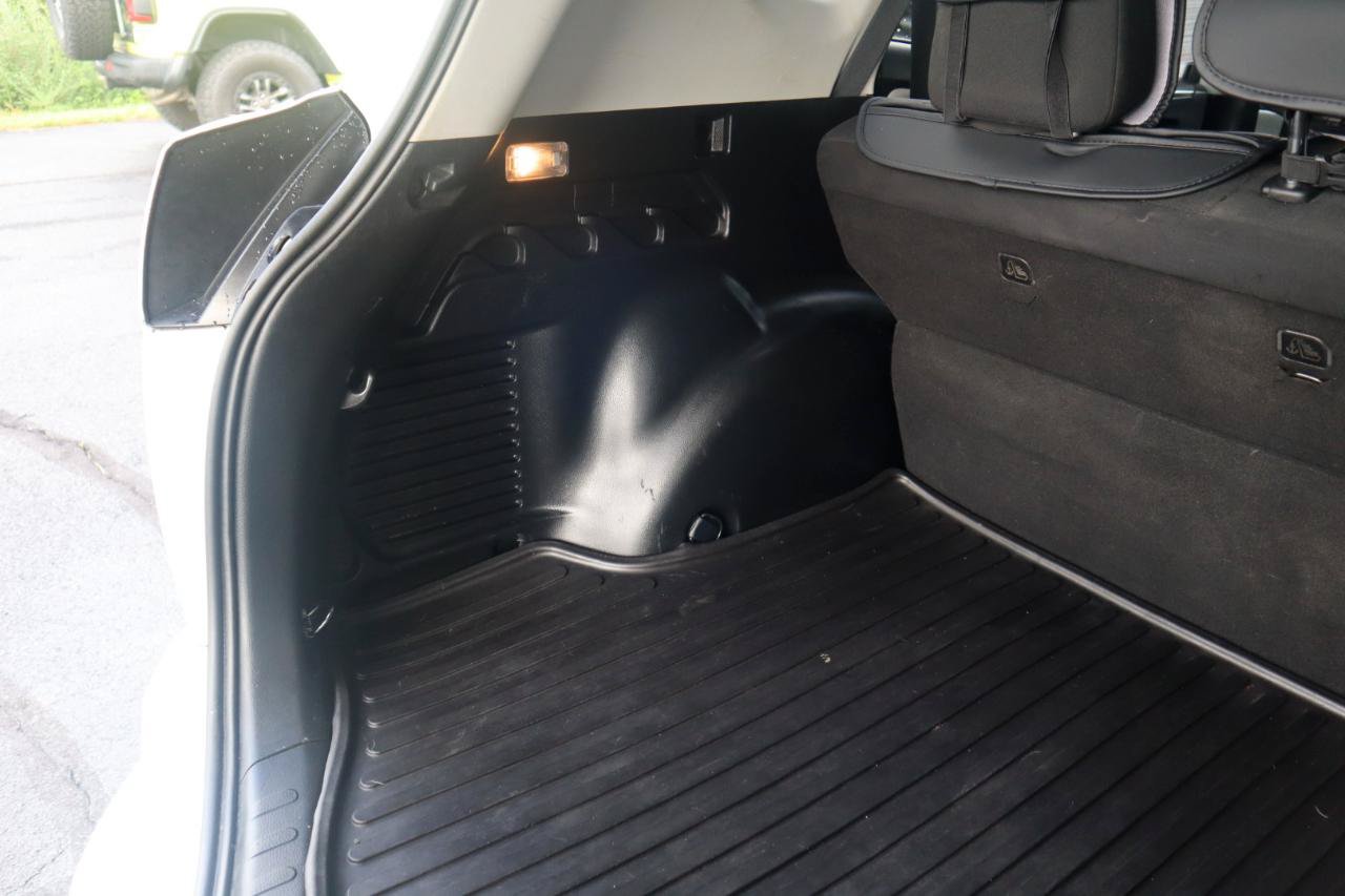 Used 2017 Toyota RAV4 XLE AWD/4WD image 46