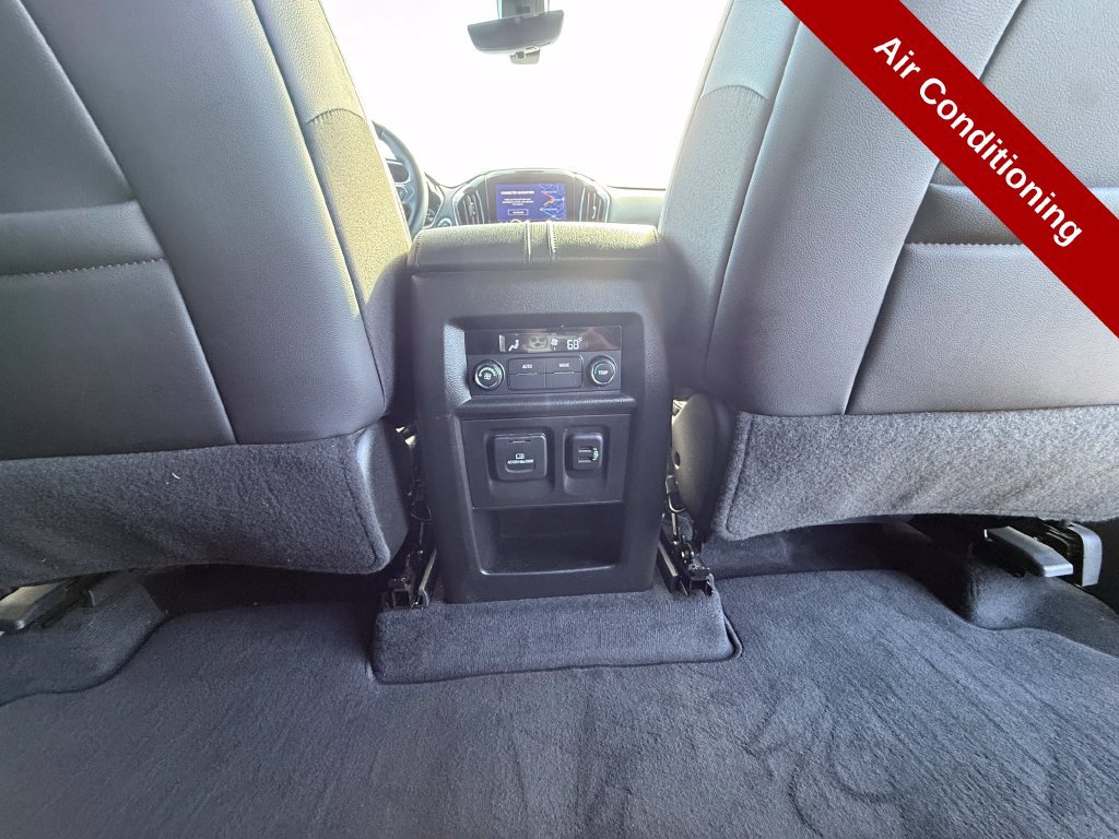 Used 2023 Chevrolet Traverse RS AWD/4WD image 44