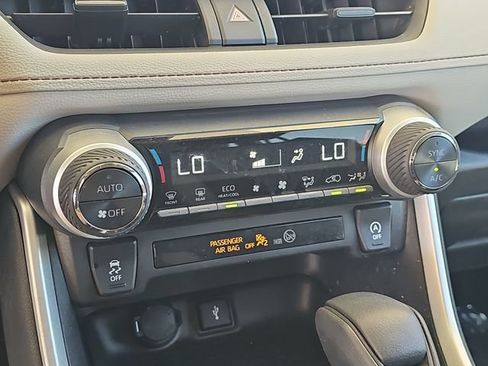 Used 2021 Toyota RAV4 XLE w/ Convenience Package FWD image 25