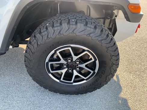 Used 2021 Jeep Wrangler Unlimited Sahara AWD/4WD image 12