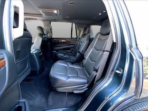 Used 2020 Cadillac Escalade Premium Luxury RWD image 21