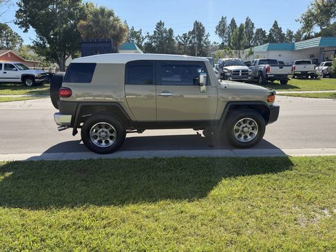 Used 2011 Toyota FJ Cruiser 4WD w/ Upgrade Pkg image 8