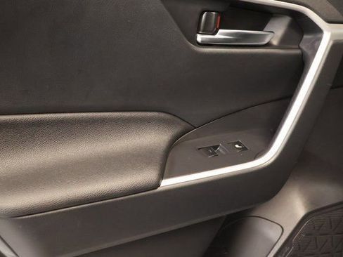 Certified 2022 Toyota RAV4 SE image 29
