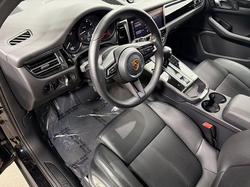 Certified 2026 Porsche Macan AWD/4WD image 4