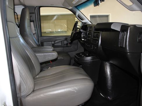 Used 2021 Chevrolet Express 2500 Extended w/ Driver Convenience Package RWD image 21
