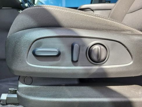 Used 2022 GMC Terrain SLE w/ Driver Convenience Package FWD image 18