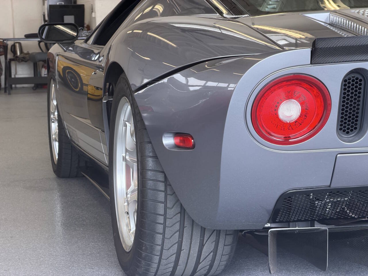 Used 2006 Ford GT RWD image 26
