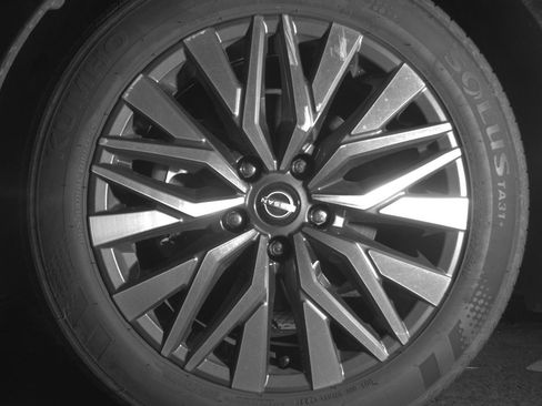 Used 2025 Nissan Altima 2.5 SV FWD image 12