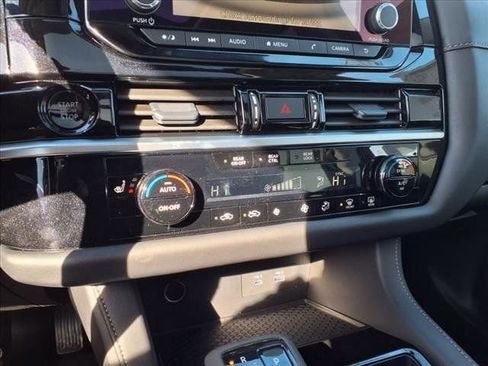 New 2025 Nissan Pathfinder SV image 15