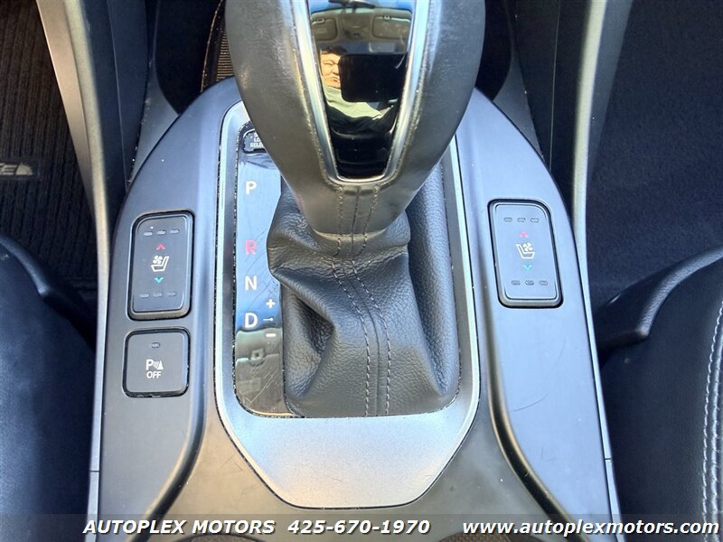 Used 2016 Hyundai Santa Fe SE w/ Option Group 03 AWD/4WD image 17