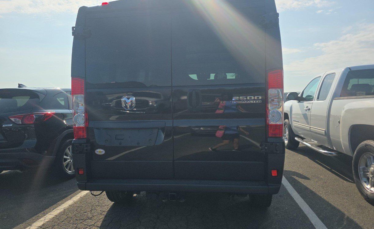 Used 2024 RAM ProMaster 2500 w/ Convenience Group FWD image 5