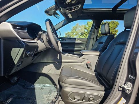 New 2025 Jeep Grand Cherokee Limited w/ Black Appearance Package image 11