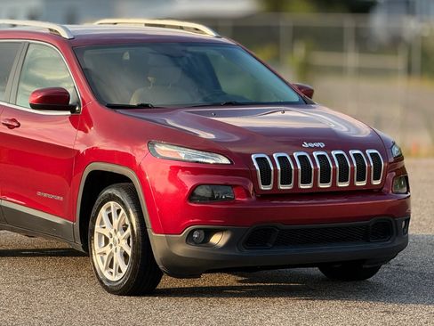 Used 2017 Jeep Cherokee Latitude w/ Comfort & Sound Group FWD image 15
