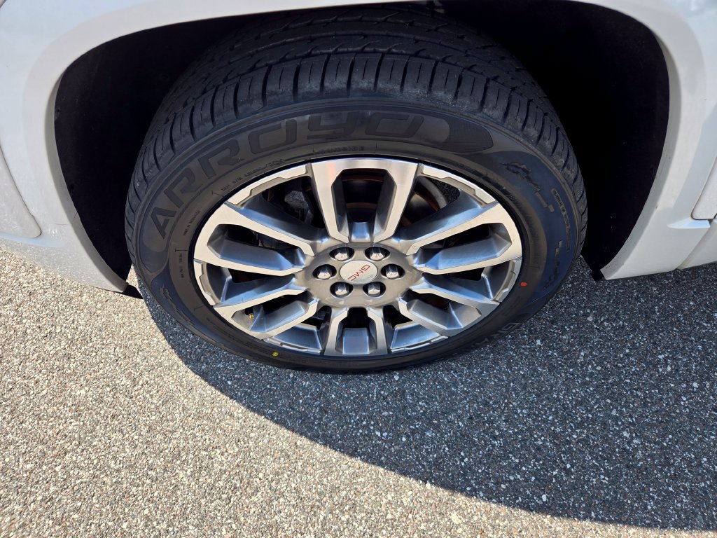 Used 2020 GMC Acadia Denali w/ Technology Package FWD image 14