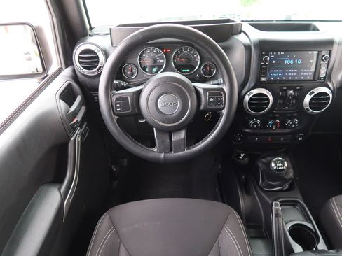 Used 2015 Jeep Wrangler Unlimited Rubicon w/ Max Tow Package image 14