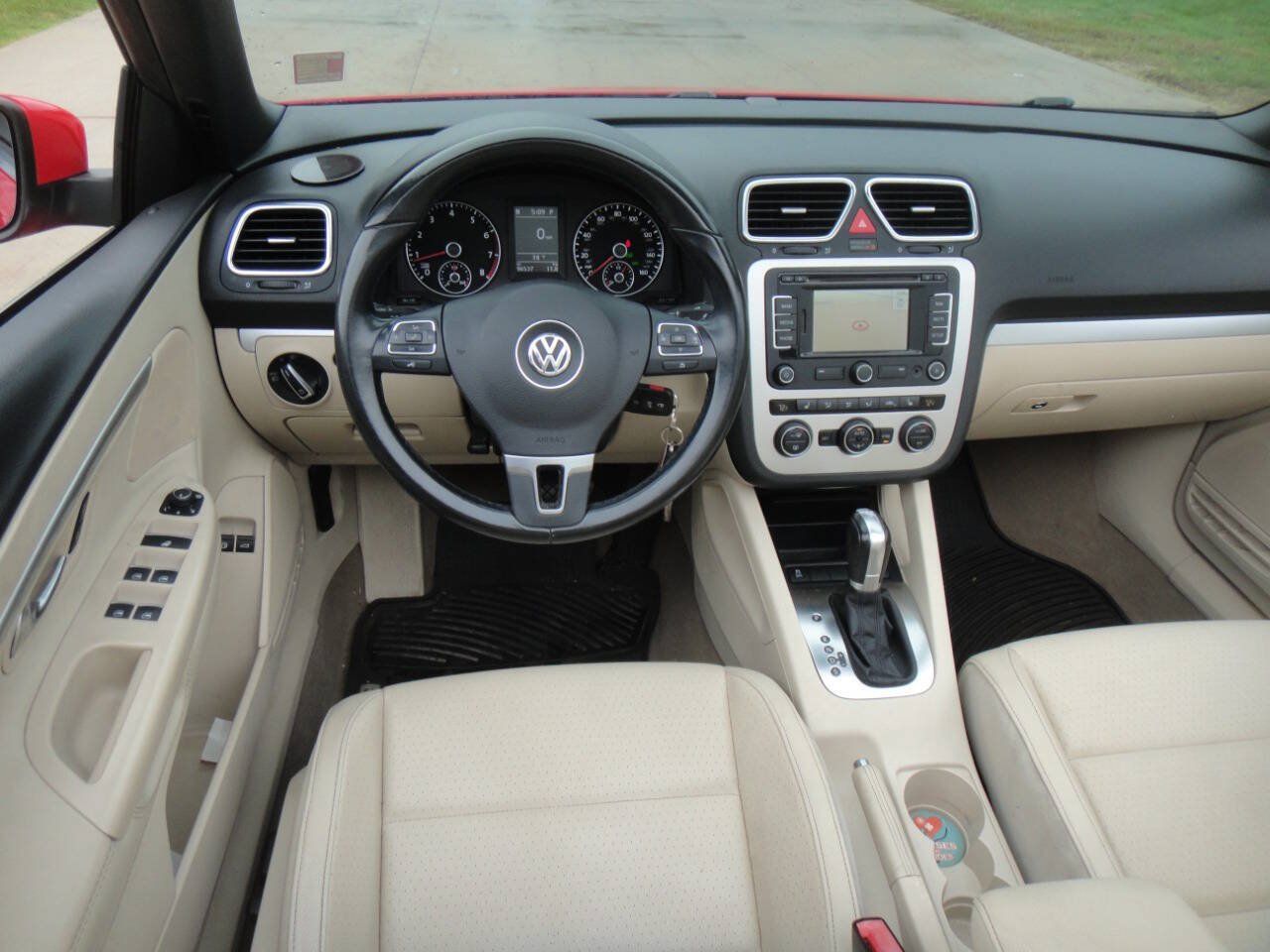 Used 2016 Volkswagen Eos Komfort FWD image 6