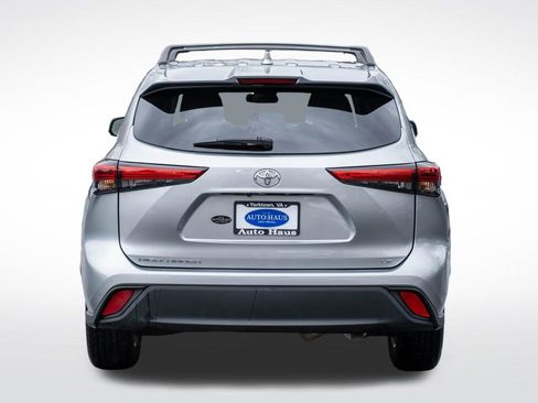Used 2021 Toyota Highlander LE image 7