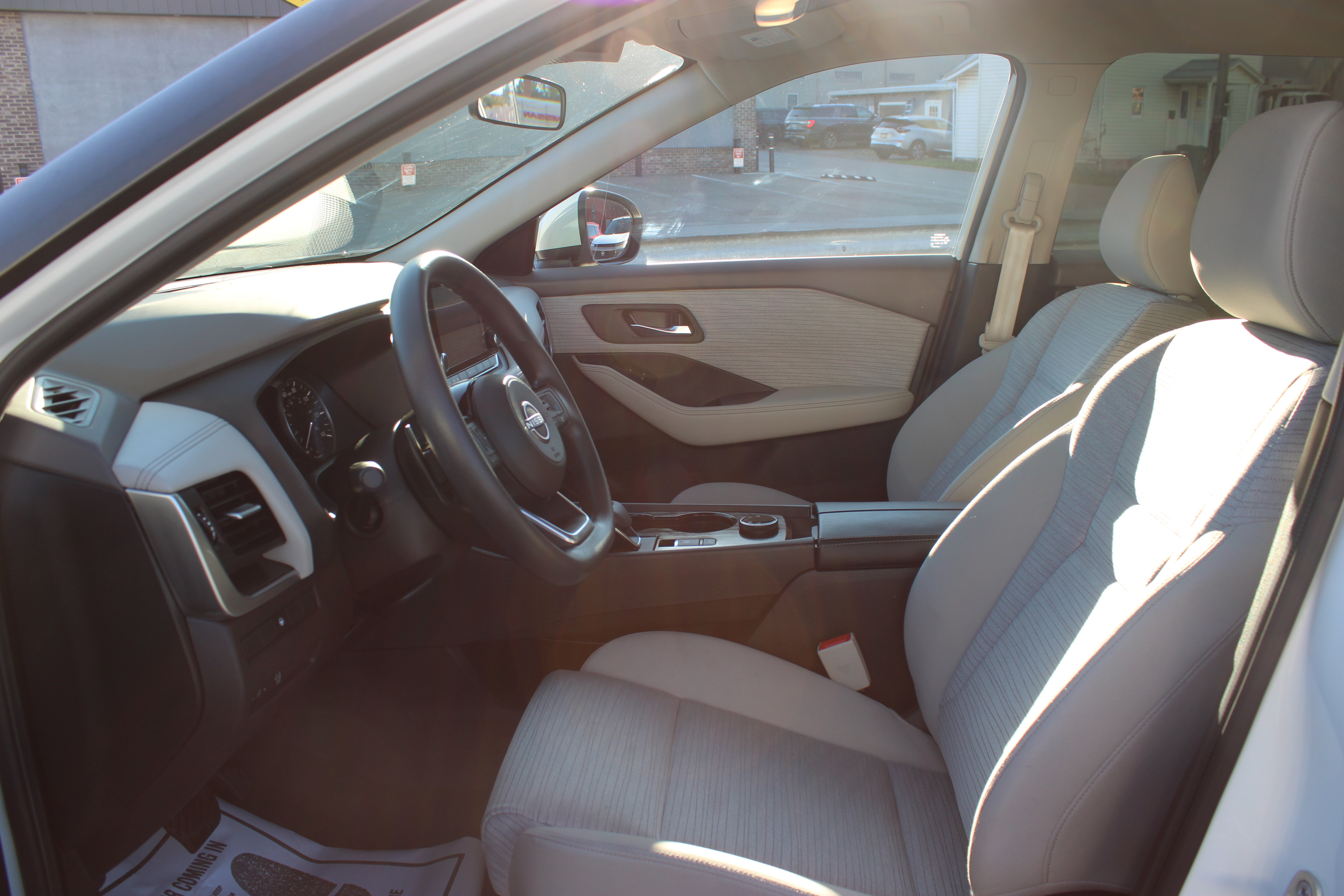 Used 2023 Nissan Rogue SV AWD/4WD image 12