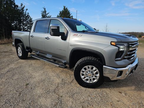Used 2024 Chevrolet Silverado 2500 LTZ w/ LTZ Plus Package AWD/4WD image 2
