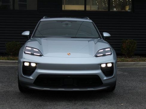 New 2025 Porsche Macan 4 Electric image 10