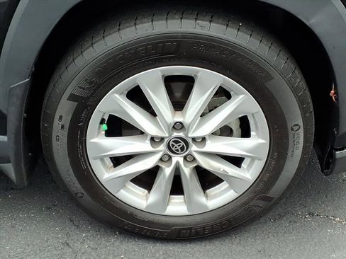 Used 2024 Toyota Corolla Cross LE FWD image 11