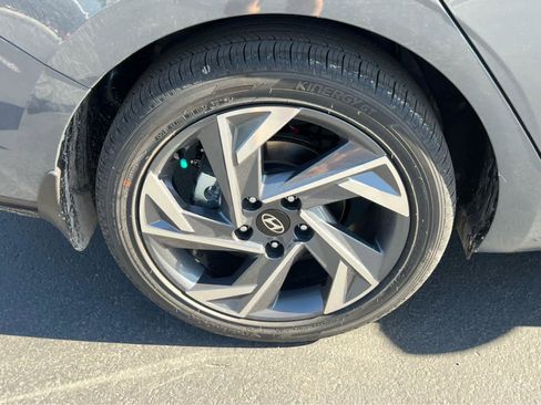 Certified 2026 Hyundai Elantra Limited FWD image 15