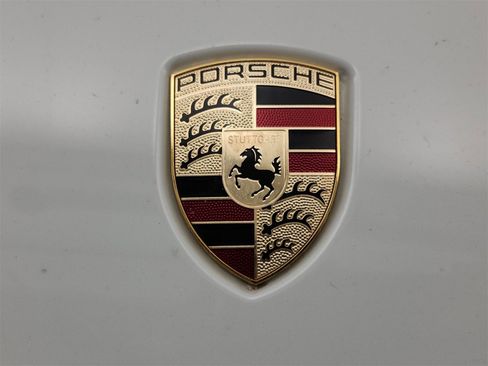 Used 2018 Porsche Macan image 24