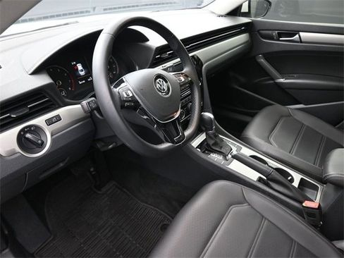 Used 2020 Volkswagen Passat 2.0T SE w/ Sunroof Package image 19