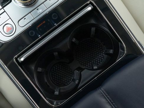 Used 2024 Bentley Flying Spur Plug-In Hybrid image 33