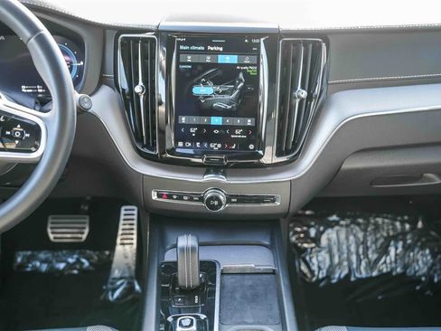 Used 2022 Volvo XC60 T8 R-Design w/ Advanced Package image 12