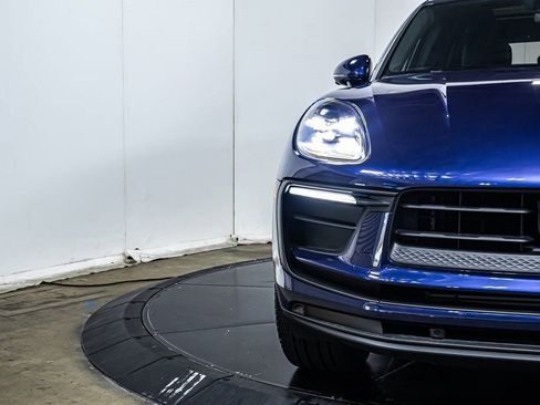 Certified 2025 Porsche Macan image 12