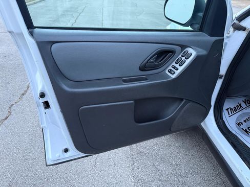 Used 2005 Ford Escape XLT image 15