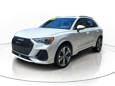 Used 2021 Audi Q3 2.0T Premium w/ Convenience Package AWD/4WD image 3