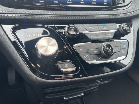 New 2026 Chrysler Pacifica Select image 14