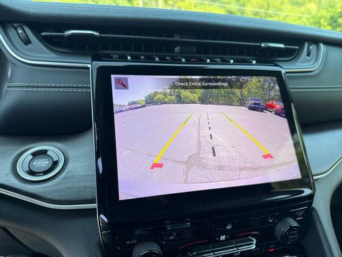 Certified 2022 Jeep Grand Cherokee L Limited image 29