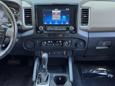 Used 2022 Nissan Frontier SV image 18