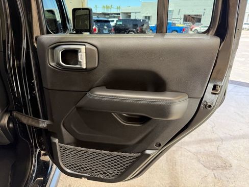 Used 2022 Jeep Wrangler Unlimited Rubicon 4xe w/ Cold Weather Group AWD/4WD image 15