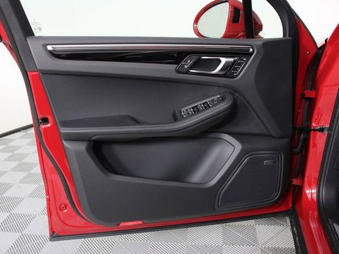 New 2026 Porsche Macan S image 21