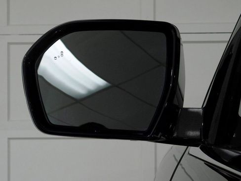 Used 2024 Ford Expedition XLT image 24