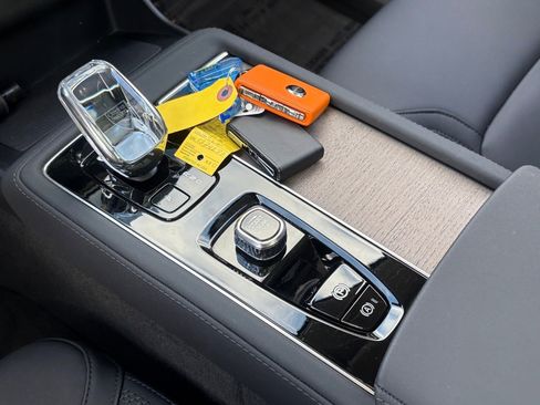 Certified 2025 Volvo XC90 B6 Plus image 20