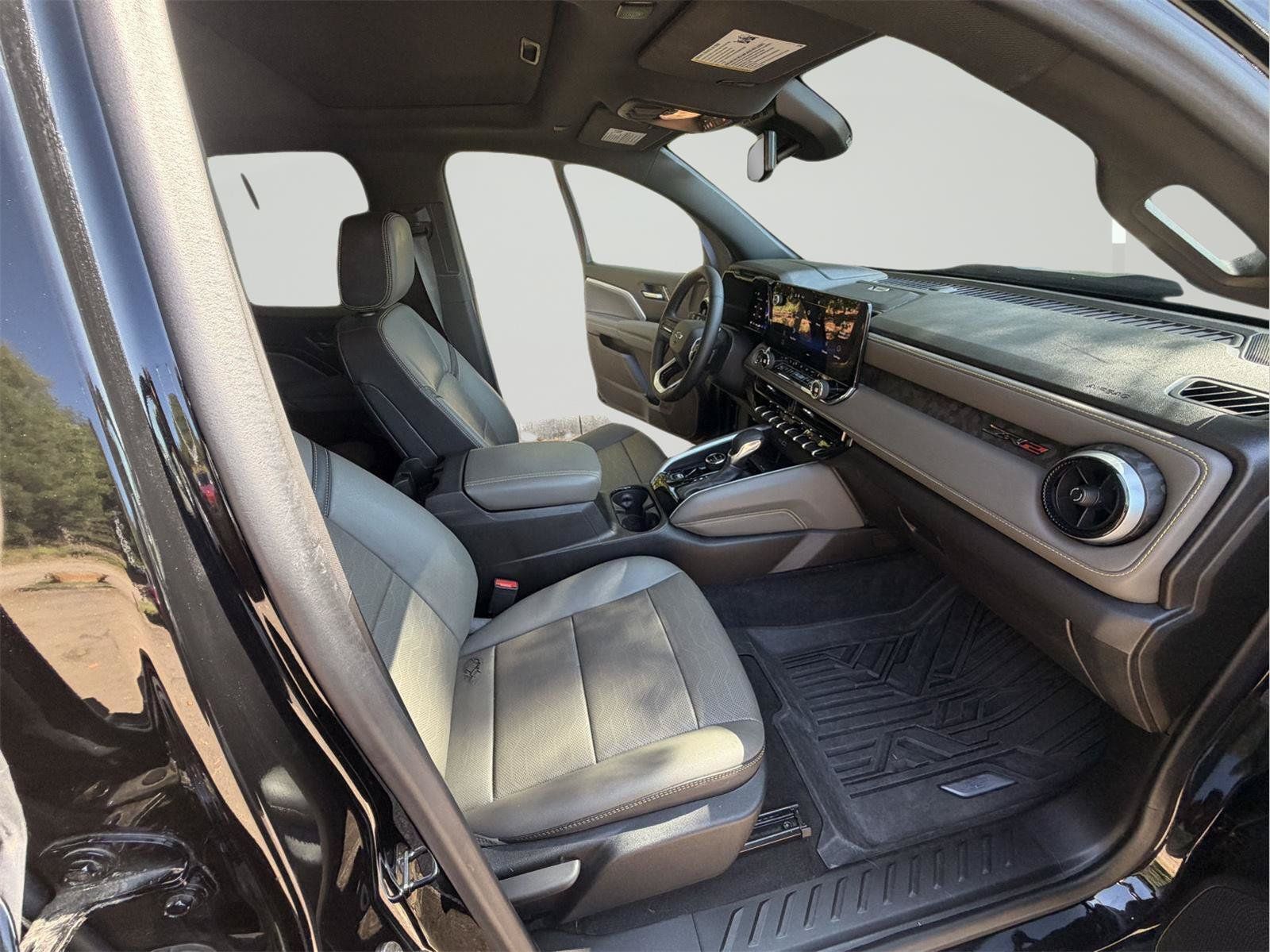 Used 2023 Chevrolet Colorado ZR2 w/ ZR2 Convenience Package III AWD/4WD image 35